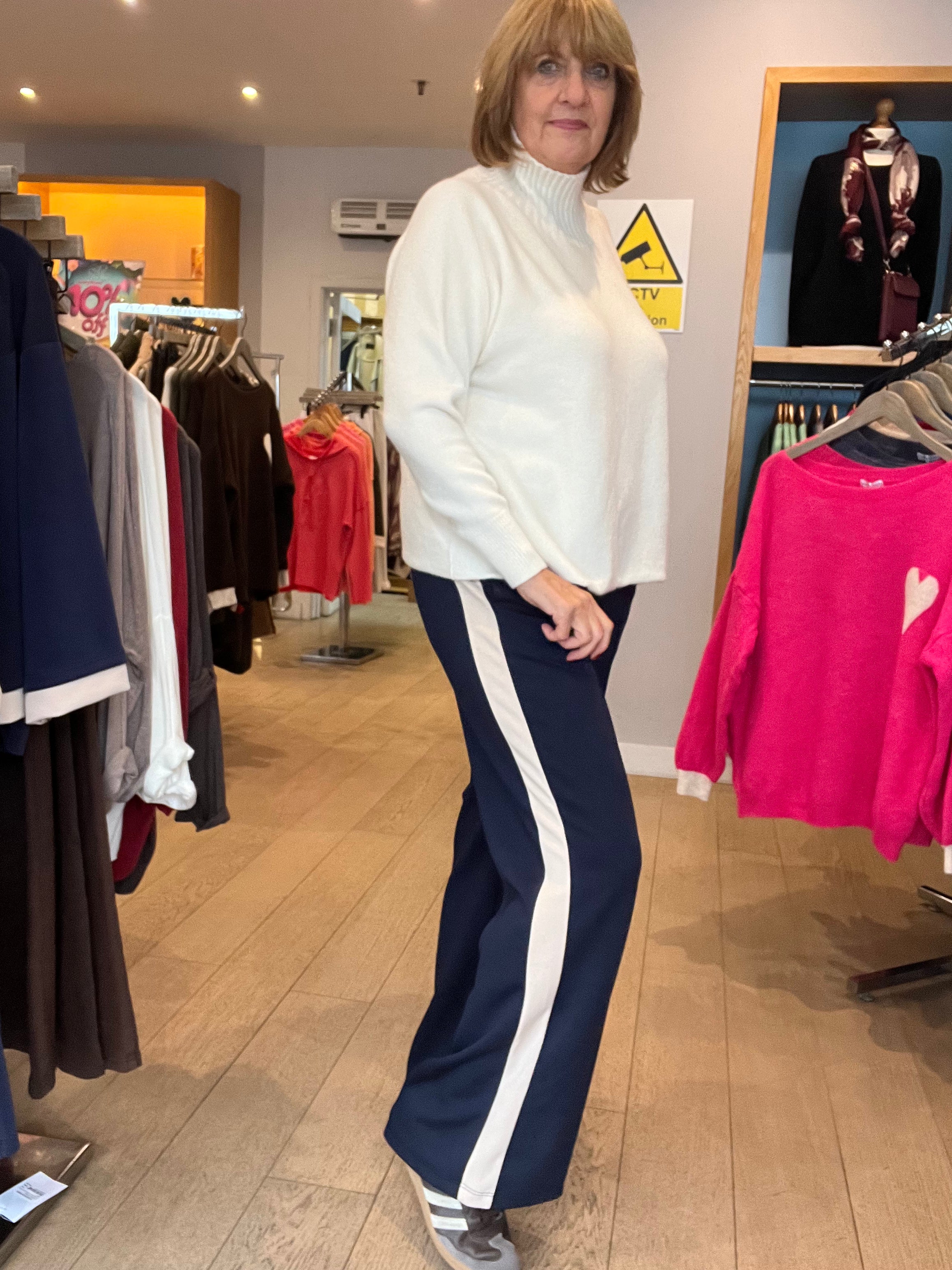 Lounge Scuba leisure pants with Side Stripe and Pockets
