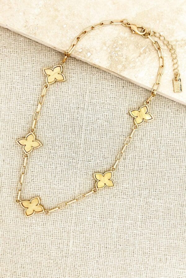 Envy Short Gold Necklace with Yellow flower detail