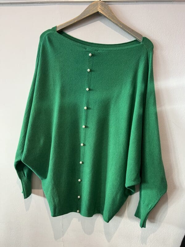 Pearl button back knit