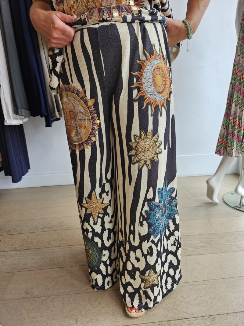Frida inspired print on gold lurex jersey