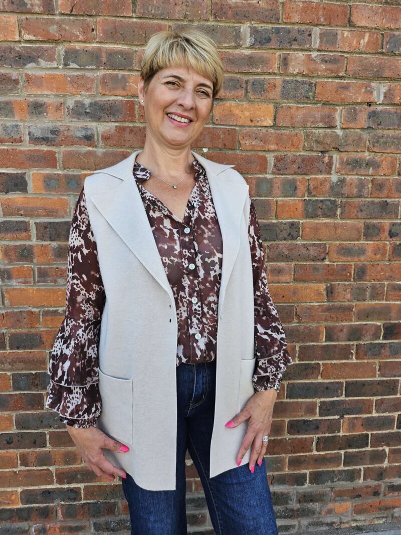 Knitted Gilet with Pockets and Revere Collar - Image 9