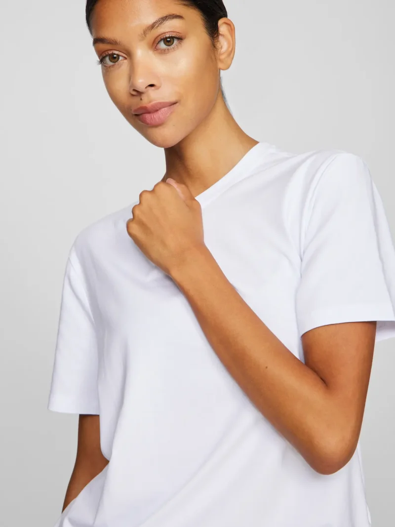 Vila Vinora Tee